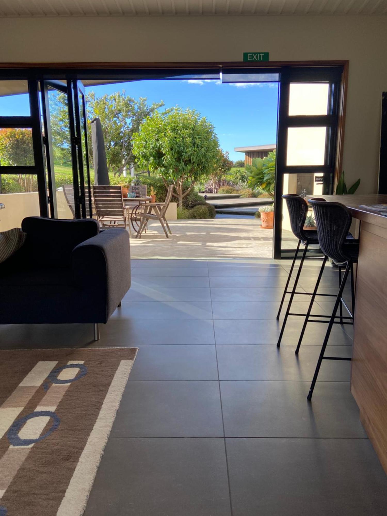 La Bodega Waiheke Island Hotel Surfdale Ngoại thất bức ảnh
