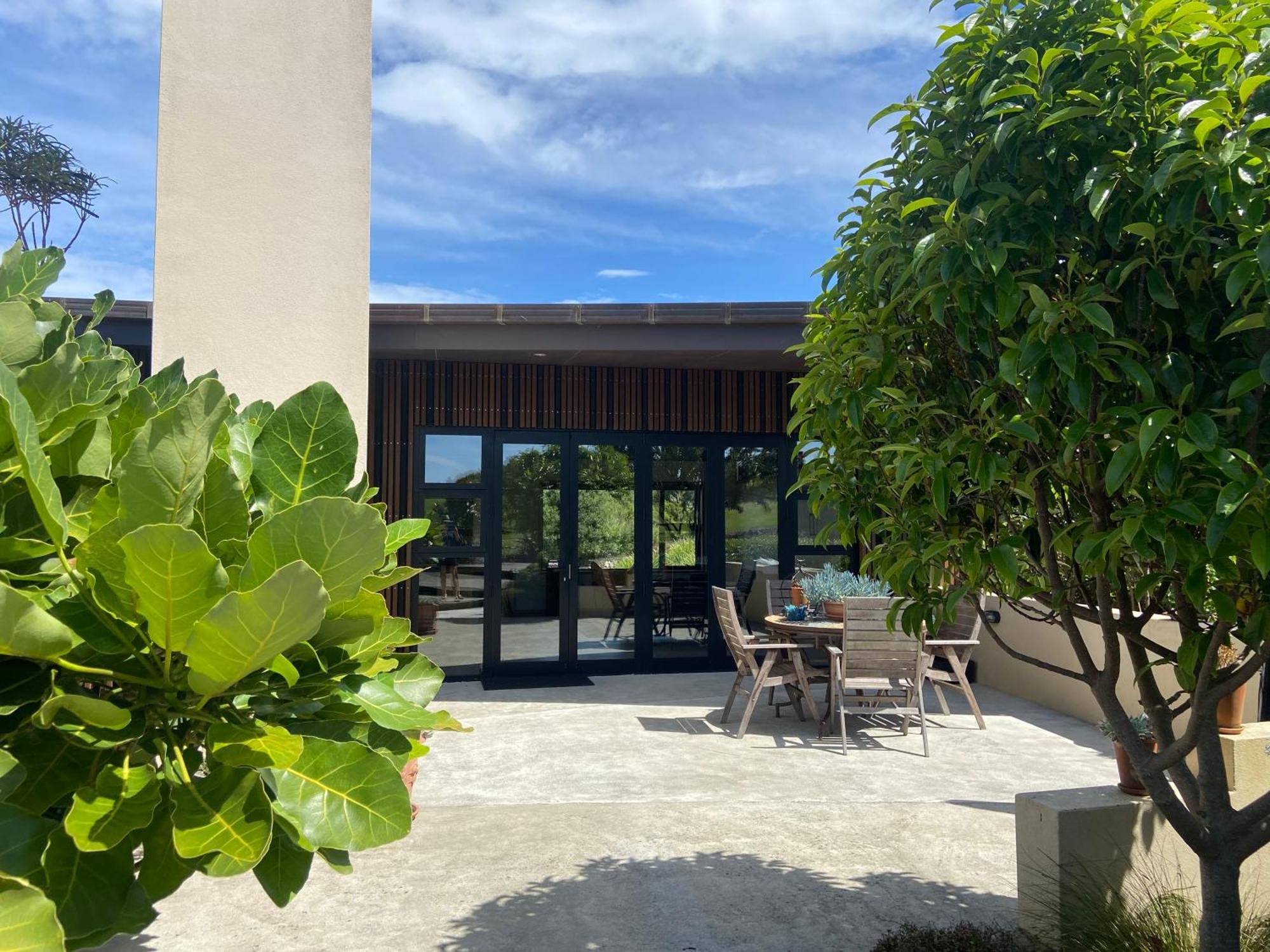 La Bodega Waiheke Island Hotel Surfdale Ngoại thất bức ảnh